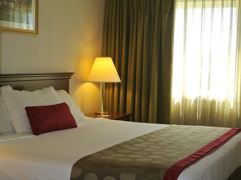Ramada by Wyndham Strasburg Hotel Bagian luar foto