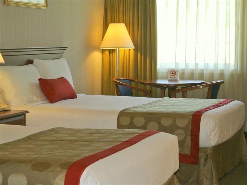 Ramada by Wyndham Strasburg Hotel Bagian luar foto