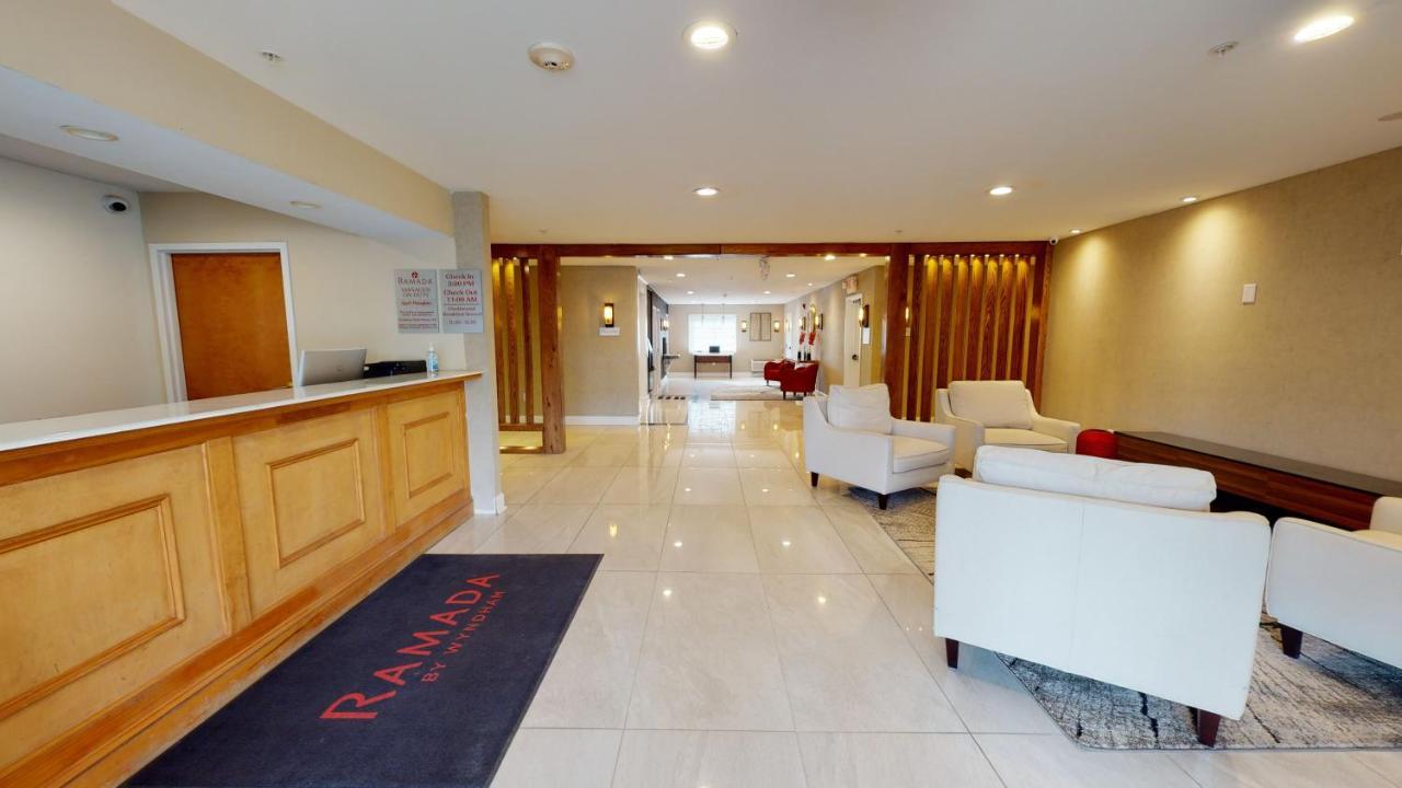Ramada by Wyndham Strasburg Hotel Bagian luar foto