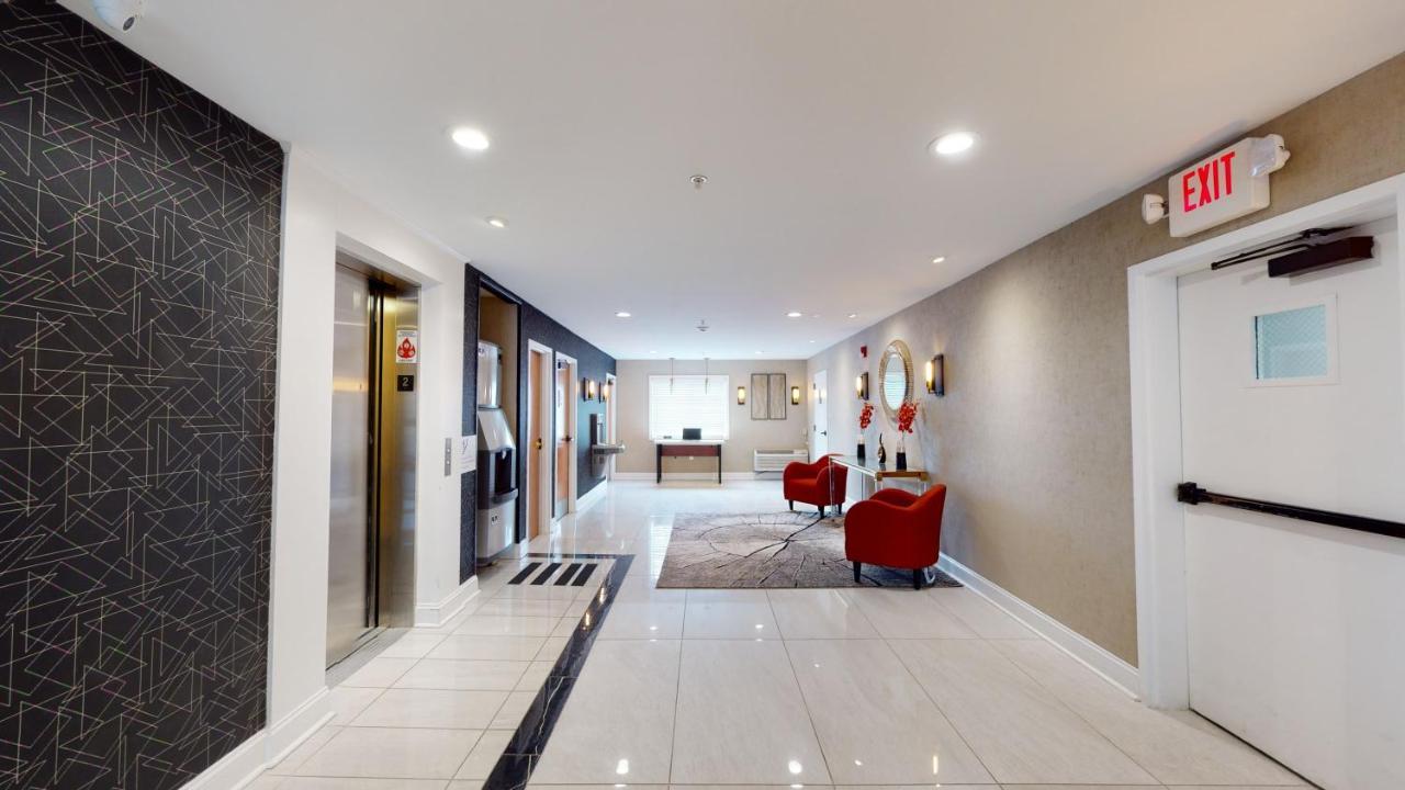 Ramada by Wyndham Strasburg Hotel Bagian luar foto
