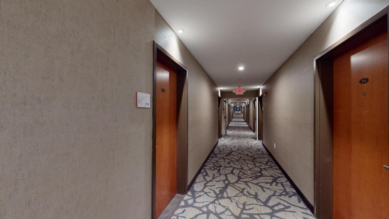 Ramada by Wyndham Strasburg Hotel Bagian luar foto
