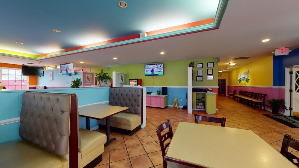 Ramada by Wyndham Strasburg Hotel Bagian luar foto