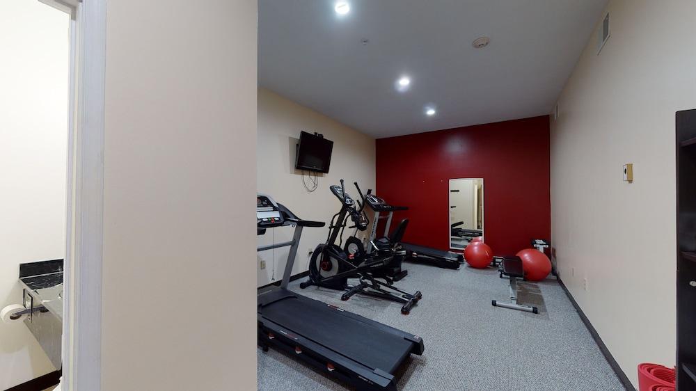 Ramada by Wyndham Strasburg Hotel Bagian luar foto