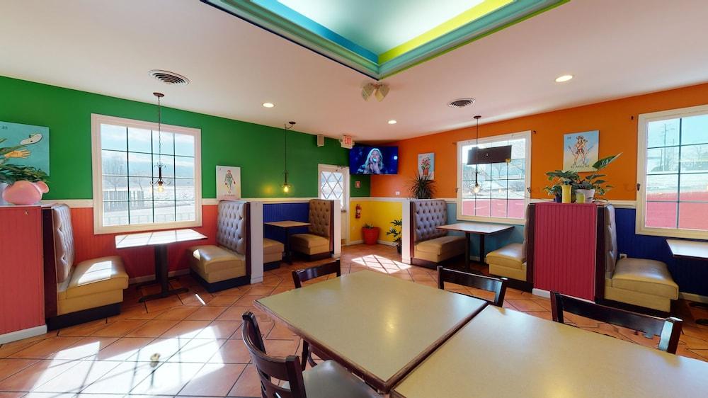 Ramada by Wyndham Strasburg Hotel Bagian luar foto