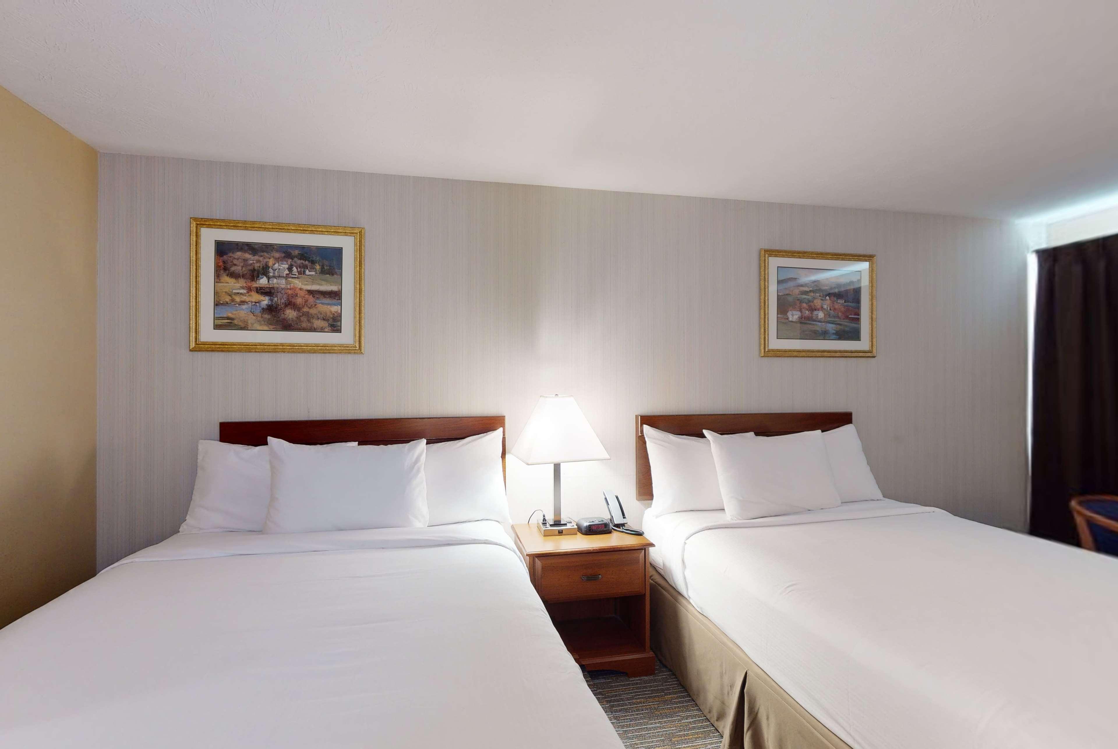 Ramada by Wyndham Strasburg Hotel Bagian luar foto