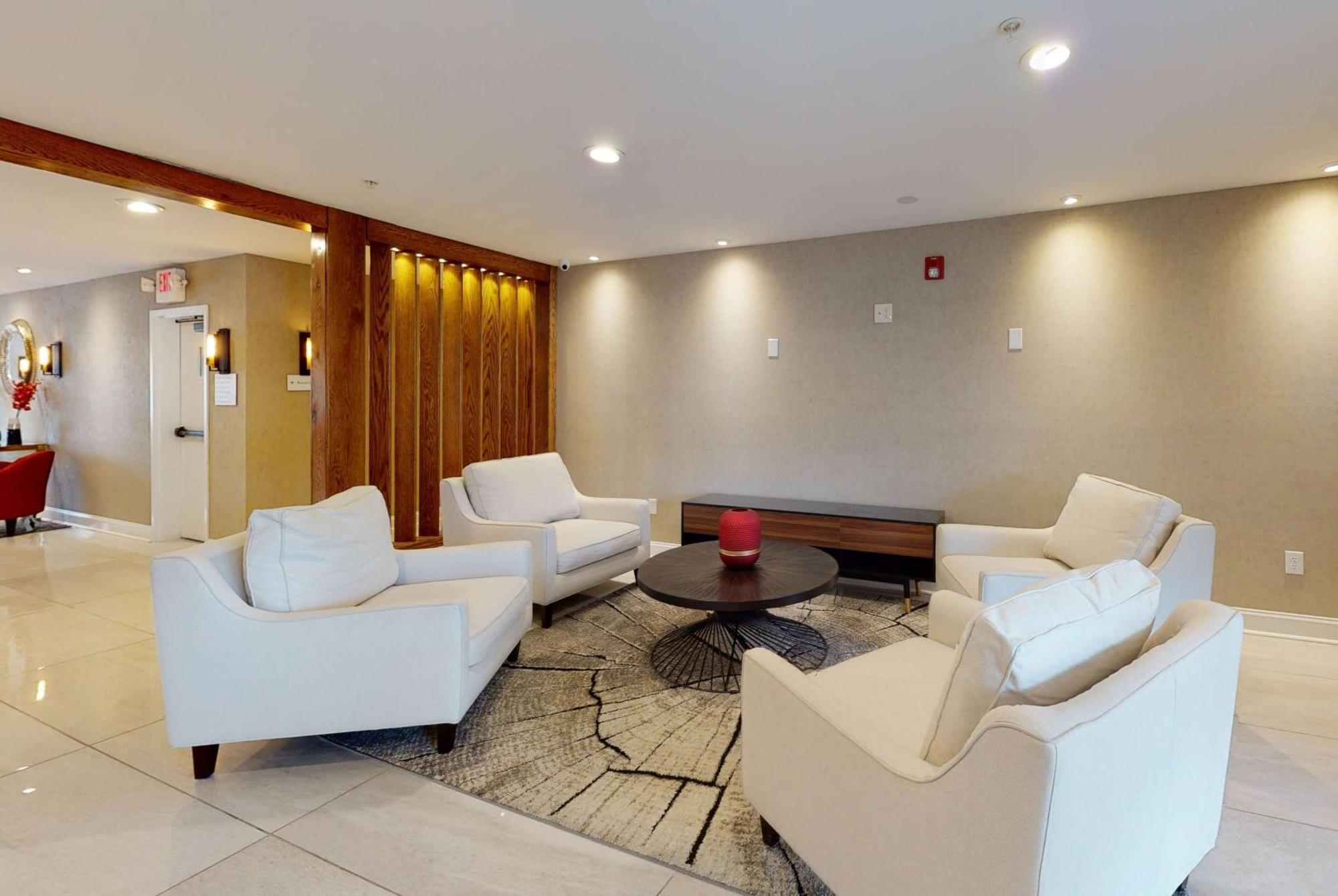 Ramada by Wyndham Strasburg Hotel Bagian luar foto