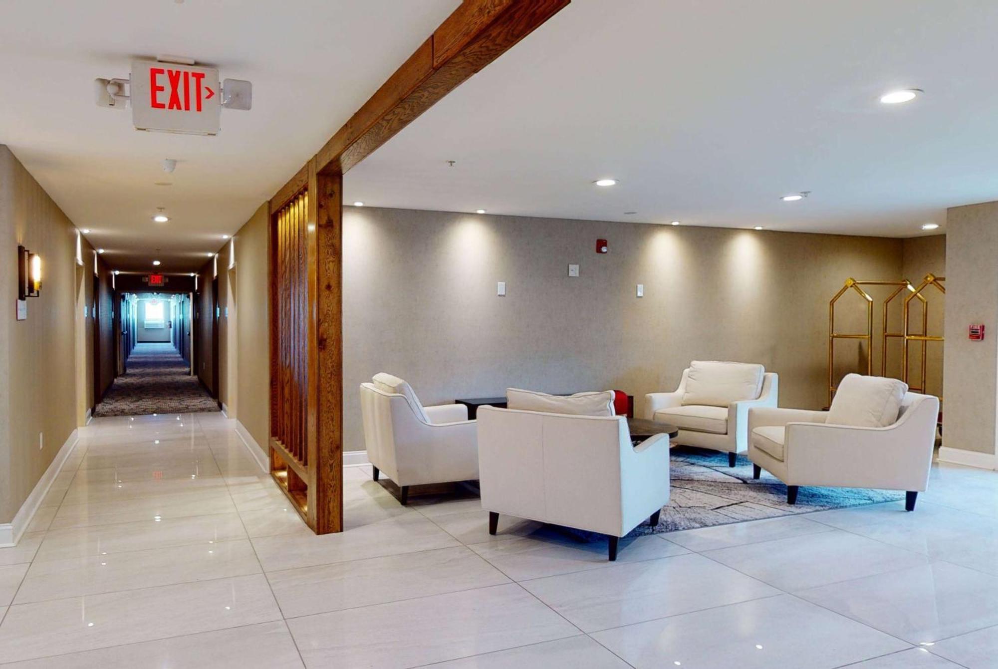 Ramada by Wyndham Strasburg Hotel Bagian luar foto